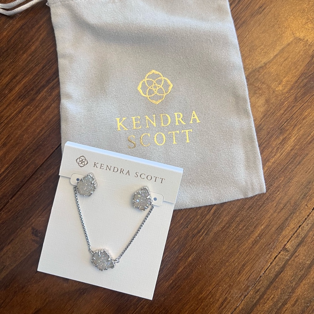 Kendra Scott 2 piece set. Silver with Iridescent Drusy stone.